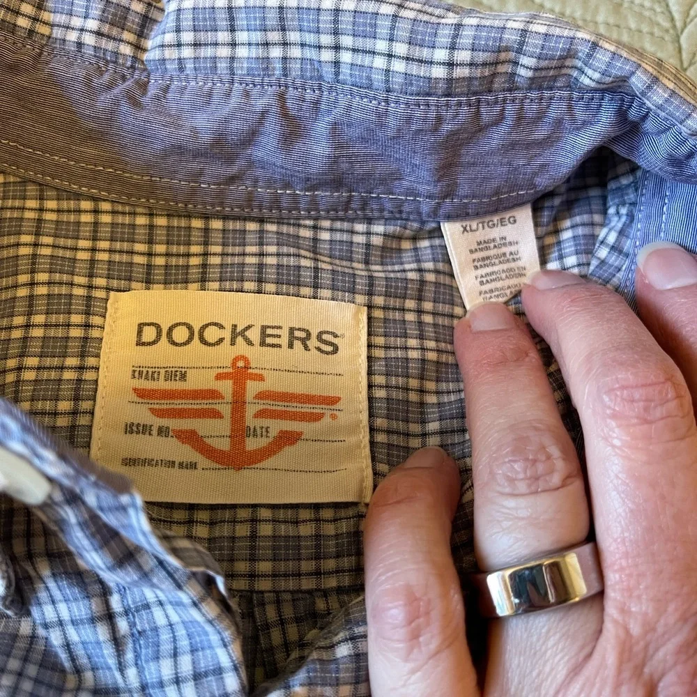 Dockers men’s long sleeve button down cotton shirt with front pocket. Size XL - Picture 2 of 8